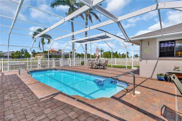 423 SE 17th St, Cape Coral, FL 33990 - view of pool featuring a patio, glass enclosure, a fenced backyard, and a fenced in pool