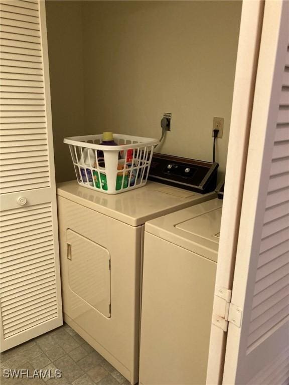 13111 Cross Creek Blvd SE Unit 215, Fort Myers, FL 33912 - laundry room with independent washer and dryer