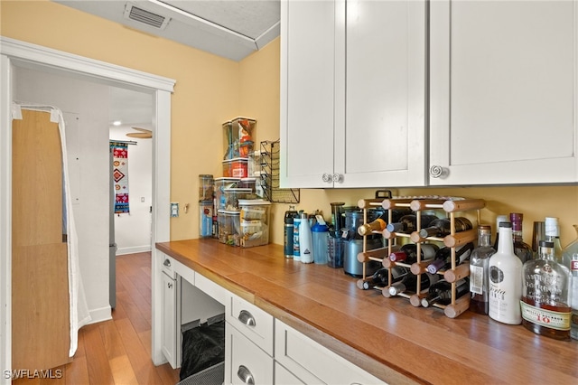 5773 Sanibel Captiva Rd, Sanibel, FL 33957 - bar featuring visible vents and light wood finished floors