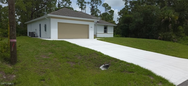 5005 Eifel Ln, Labelle, FL 33935 - view of front facade with stucco siding, concrete driveway, a front yard, an attached garage, and a shingled roof