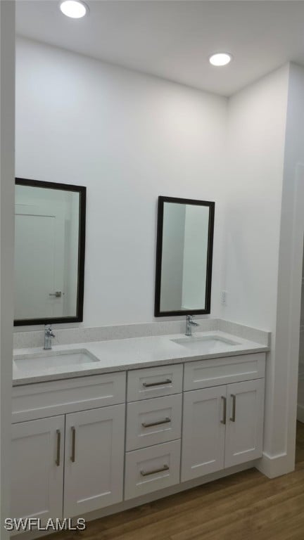 5005 Eifel Ln, Labelle, FL 33935 - full bath with double vanity and wood finished floors
