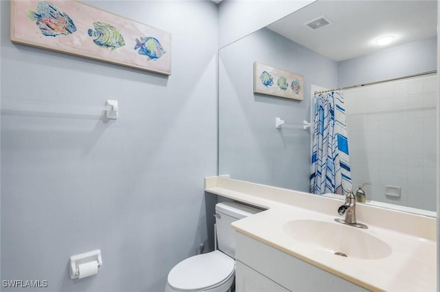 full bath with a shower with curtain, visible vents, toilet, and vanity