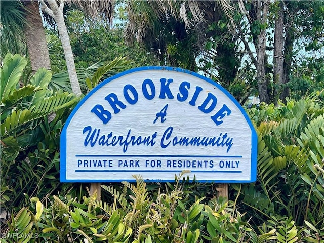 view of community / neighborhood sign
