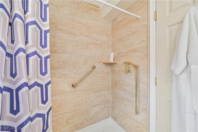 231 Kingston Dr, Fort Myers, FL 33905 - full bath featuring tiled shower