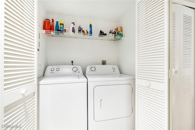 9648 Windsor Gardens Ln Unit 104, Fort Myers, FL 33919 - laundry area with separate washer and dryer