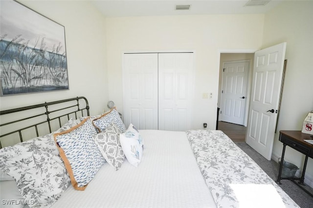2533 SW 17th Pl, Cape Coral, FL 33914 - bedroom with visible vents and a closet