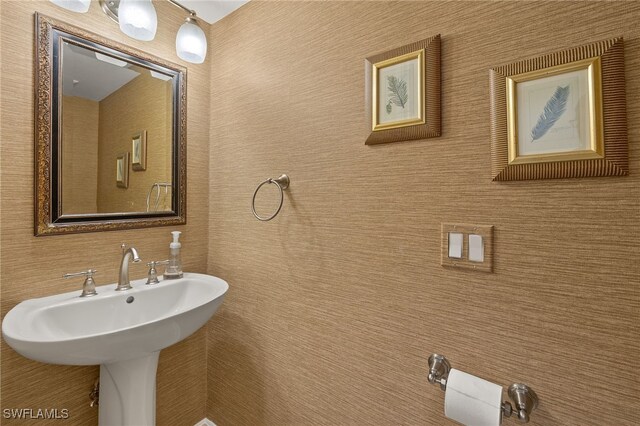 26628 Hickory Blvd, Bonita Springs, FL 34134 - bathroom with a sink