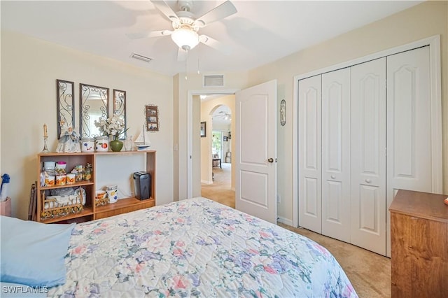 bedroom featuring visible vents, a closet, carpet flooring, and a ceiling fan