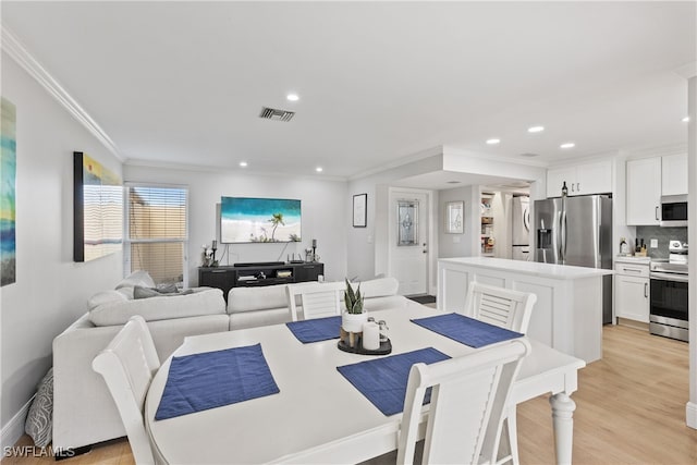 dining space with light wood-style flooring, recessed lighting, crown molding, and visible vents
