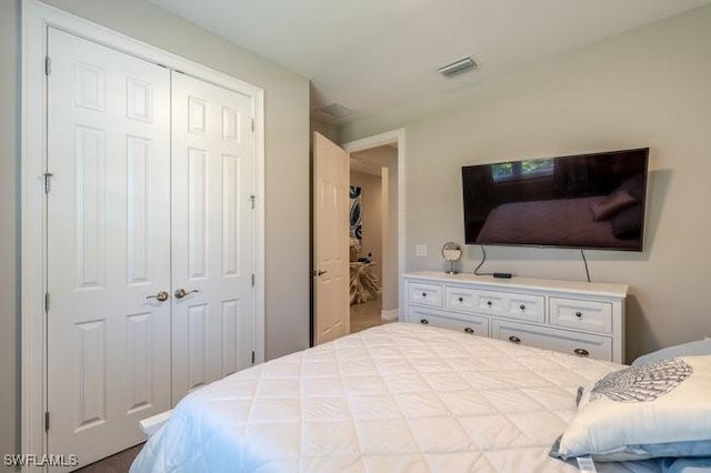 14566 Tropical Dr, Naples, FL 34114 - bedroom featuring a closet and visible vents