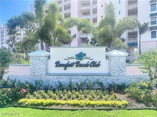 view of community / neighborhood sign