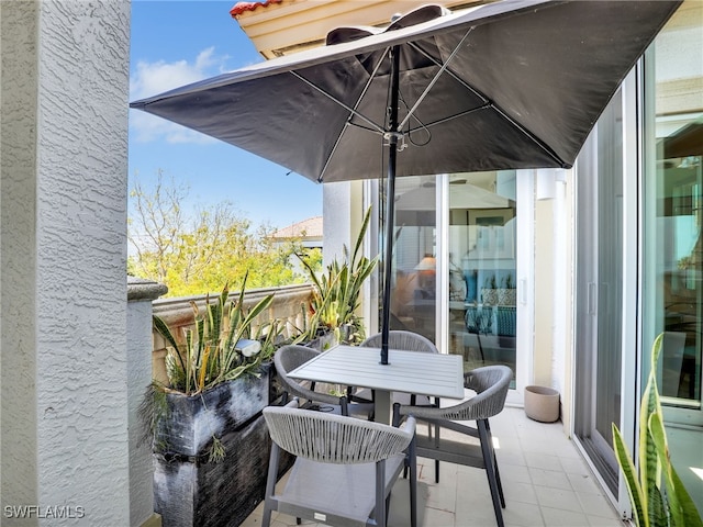 365 5th Ave S Unit 307, Naples, FL 34102 - balcony featuring outdoor dining area