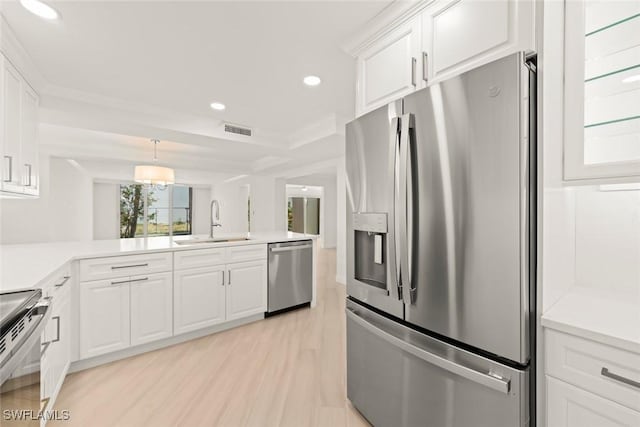 kitchen with stainless steel appliances, a sink, recessed lighting, white cabinets, and light wood-type flooring