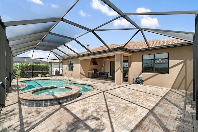 view of swimming pool featuring a ceiling fan, a pool with connected hot tub, a lanai, and a patio