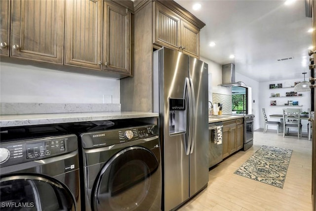 387 S Heathwood Dr, Marco Island, FL 34145 - clothes washing area with a sink, visible vents, independent washer and dryer, light wood-style floors, and recessed lighting