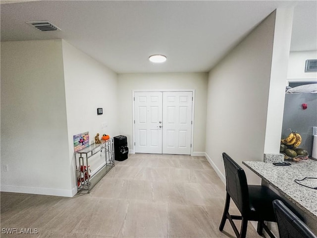 home office with visible vents and baseboards