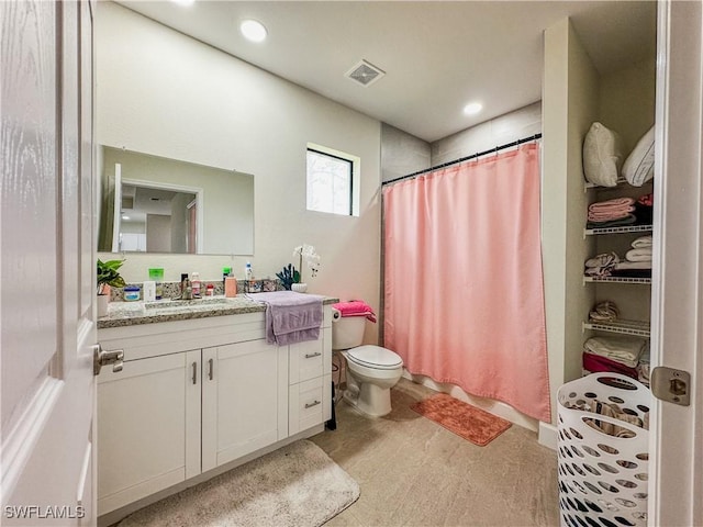 bathroom featuring visible vents, vanity, toilet, recessed lighting, and a shower with shower curtain