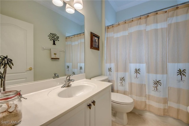 full bathroom featuring vanity, a shower with shower curtain, ornamental molding, and toilet