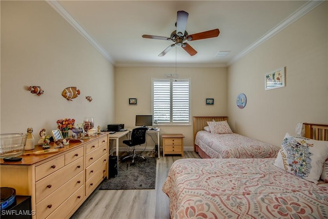 bedroom featuring light wood-style floors, visible vents, a ceiling fan, and ornamental molding