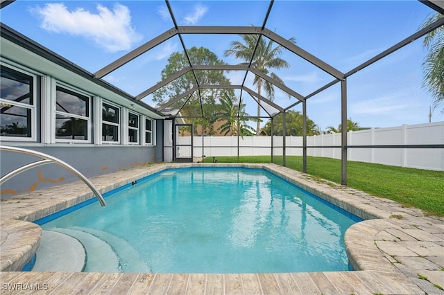 2941 SE 10th Pl, Cape Coral, FL 33904 - view of swimming pool featuring a fenced in pool, a lanai, fence, and a lawn