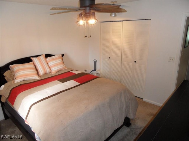 bedroom with carpet flooring, a ceiling fan, baseboards, and a closet