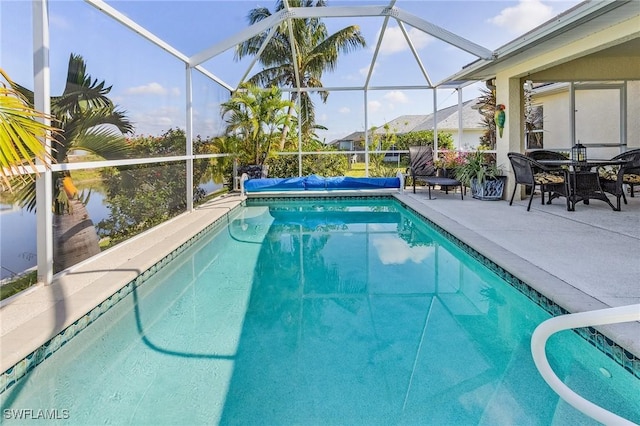 924 NE 11th Ave, Cape Coral, FL 33909 - view of swimming pool with a covered pool, glass enclosure, and a patio