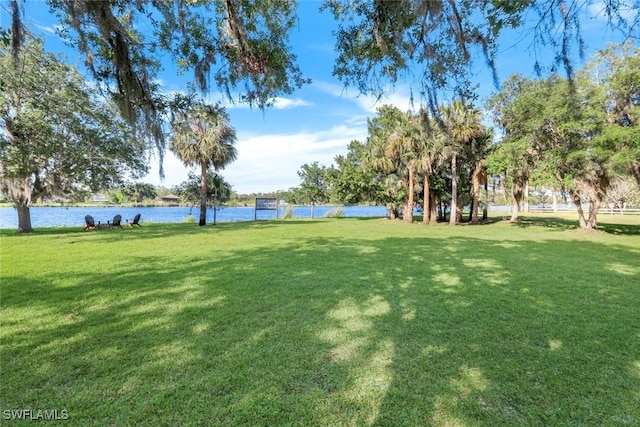 view of yard featuring a water view
