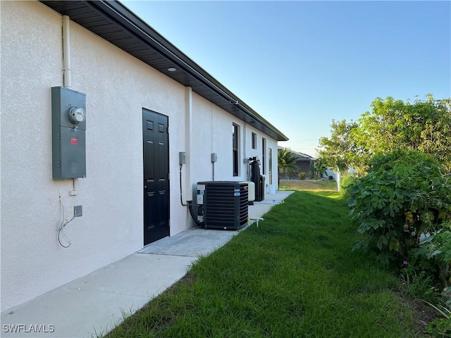 view of yard featuring central AC