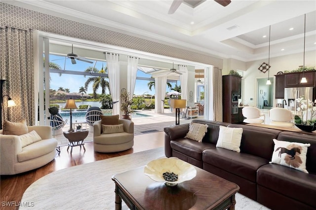 living room with crown molding, wood finished floors, a ceiling fan, and recessed lighting