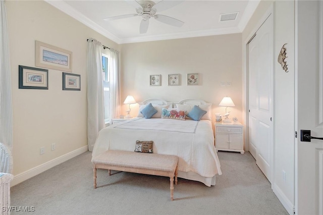 bedroom featuring light carpet, visible vents, ornamental molding, and a ceiling fan