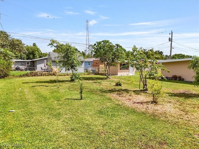 48 Victoria Dr, North Fort Myers, FL 33917 - view of yard