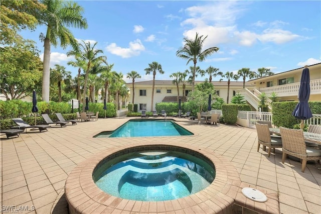 980 7th Ave S Unit 107, Naples, FL 34102 - outdoor pool with an in-ground hot tub and a patio