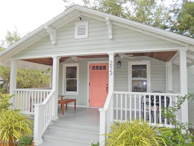 view of front facade featuring a ceiling fan and covered porch