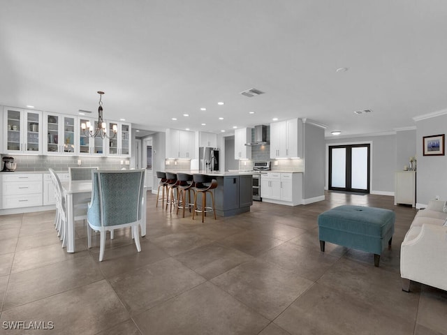 living area with ornamental molding, recessed lighting, a chandelier, and visible vents