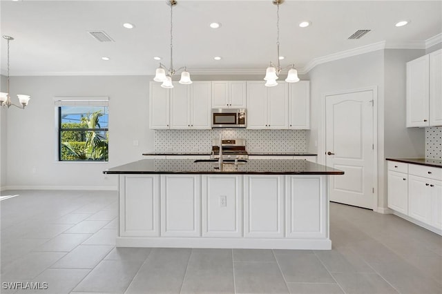 kitchen with visible vents, appliances with stainless steel finishes, decorative backsplash, and an inviting chandelier