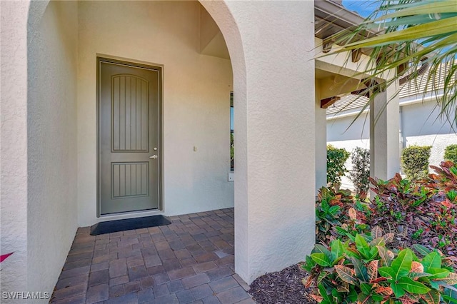 property entrance featuring stucco siding