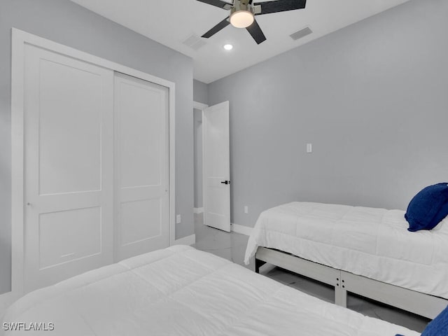 bedroom featuring a closet, visible vents, baseboards, and ceiling fan