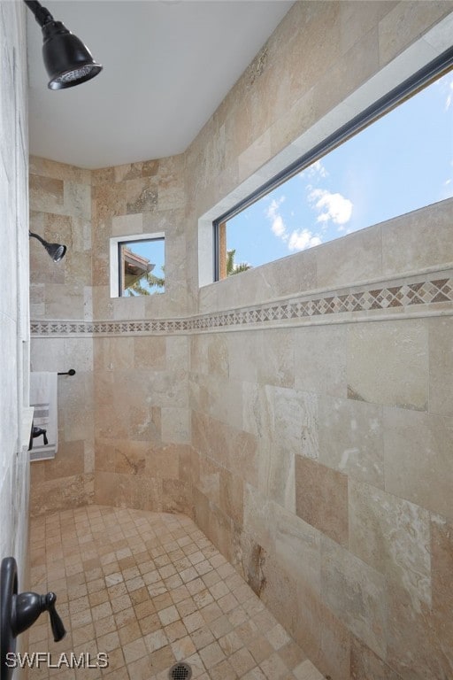 bathroom featuring a tile shower