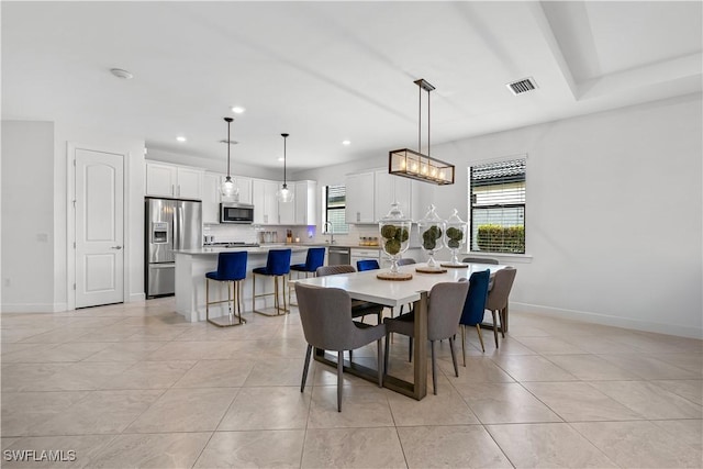 dining area featuring visible vents, baseboards, recessed lighting, and light tile patterned flooring