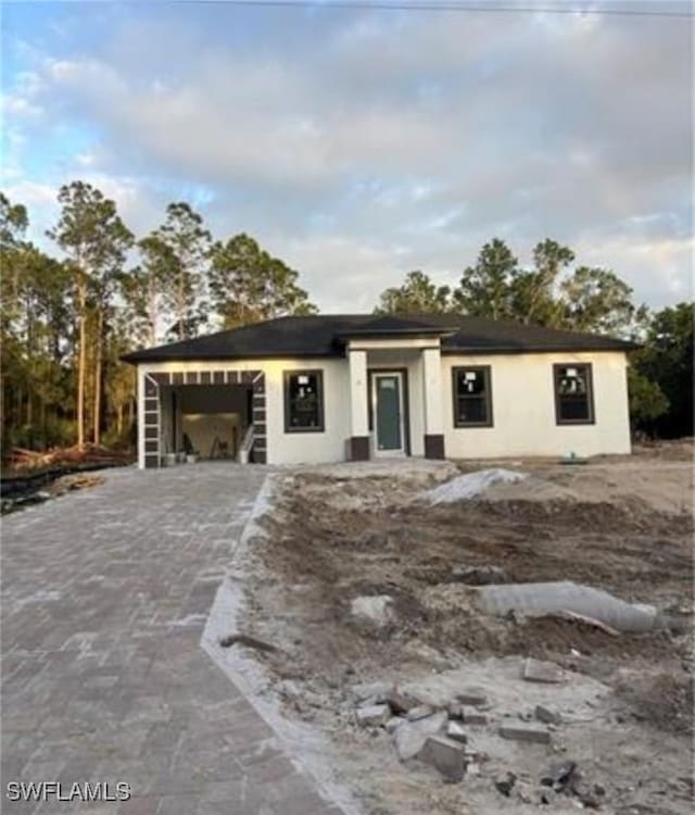 view of front of property featuring an attached garage and driveway