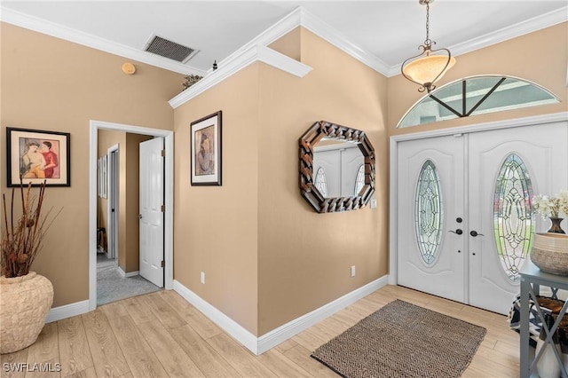entryway featuring ornamental molding, visible vents, baseboards, and light wood-style floors