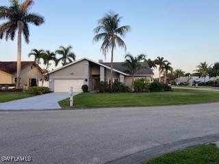 8860 Banyan Cove Cir S Unit 0, Fort Myers, FL 33919 - view of front of property with driveway, a front yard, and an attached garage