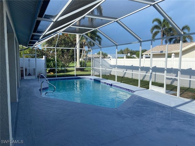 8860 Banyan Cove Cir S Unit 0, Fort Myers, FL 33919 - view of swimming pool featuring a patio area, a fenced backyard, and glass enclosure