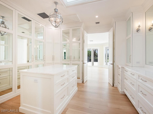 walk in closet featuring visible vents, a chandelier, and light wood-style floors