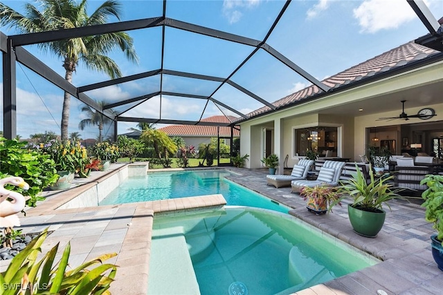 view of swimming pool with a patio area, outdoor lounge area, a pool with connected hot tub, and ceiling fan