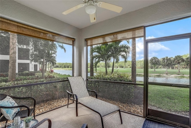 sunroom / solarium with a ceiling fan