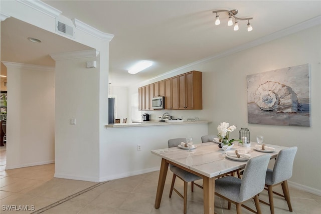dining area featuring crown molding, light tile patterned floors, baseboards, and visible vents
