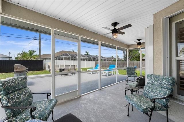 sunroom featuring ceiling fan