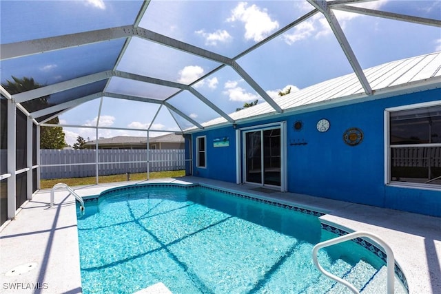 513 SE 27th Ter, Cape Coral, FL 33904 - view of pool featuring a fenced in pool, a patio area, and fence