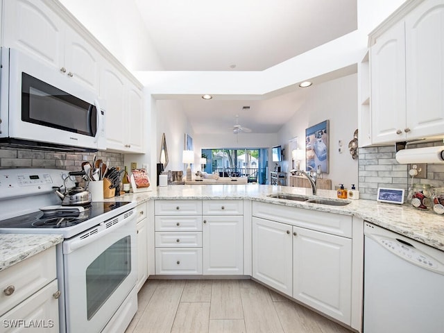 kitchen with recessed lighting, a sink, tasteful backsplash, a ceiling fan, and white appliances
